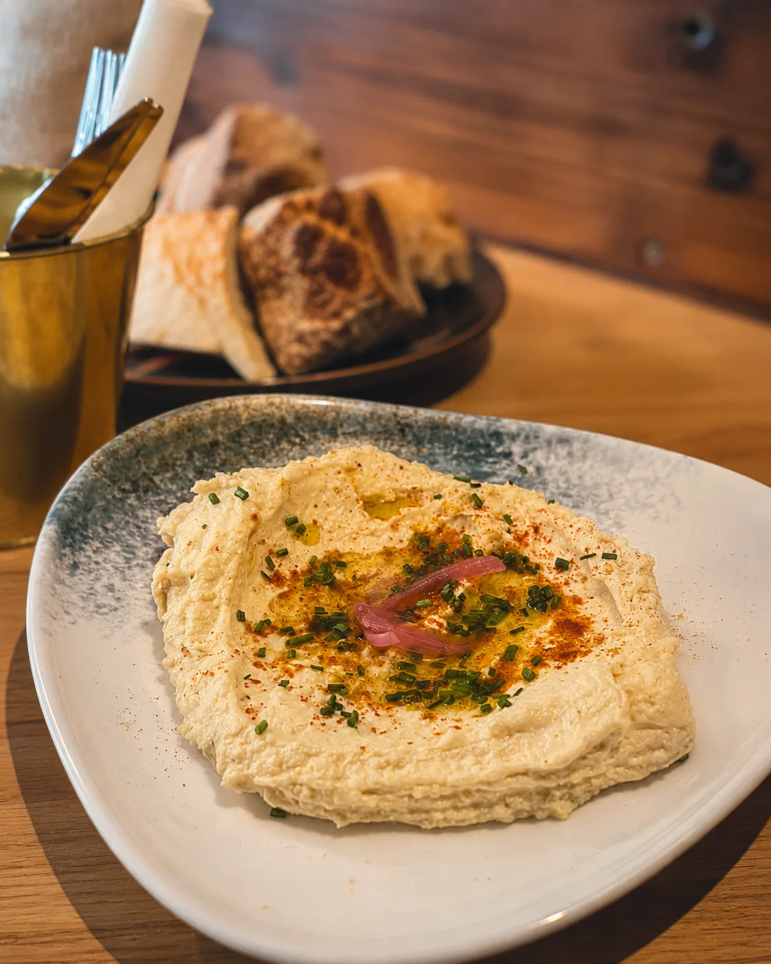 Houmous et pain grillé